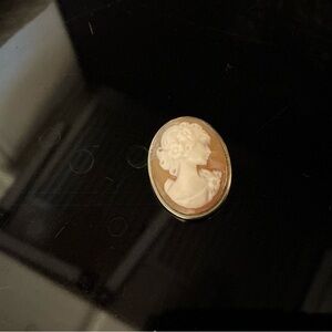 Vintage Cameo Brooch